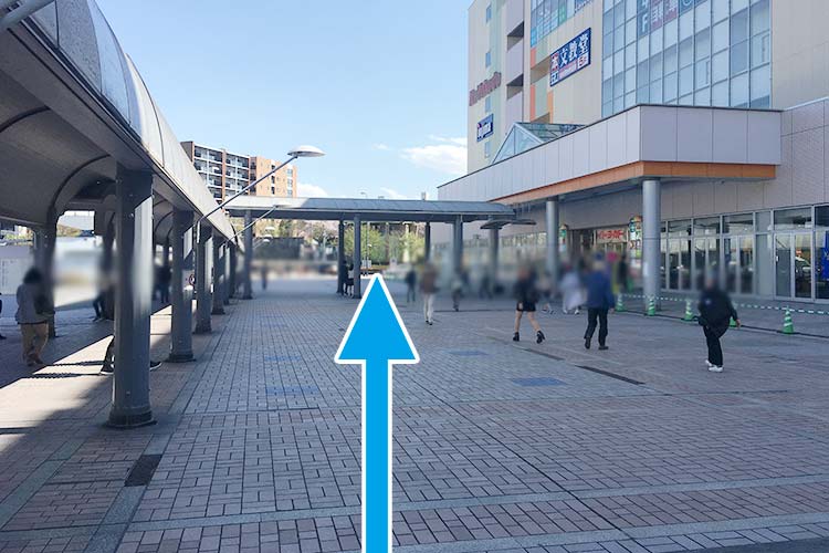 2. ヨーカドー前の道を直進してます