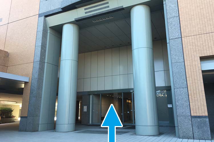 5. フレスコ南大沢ビルに入り直進します